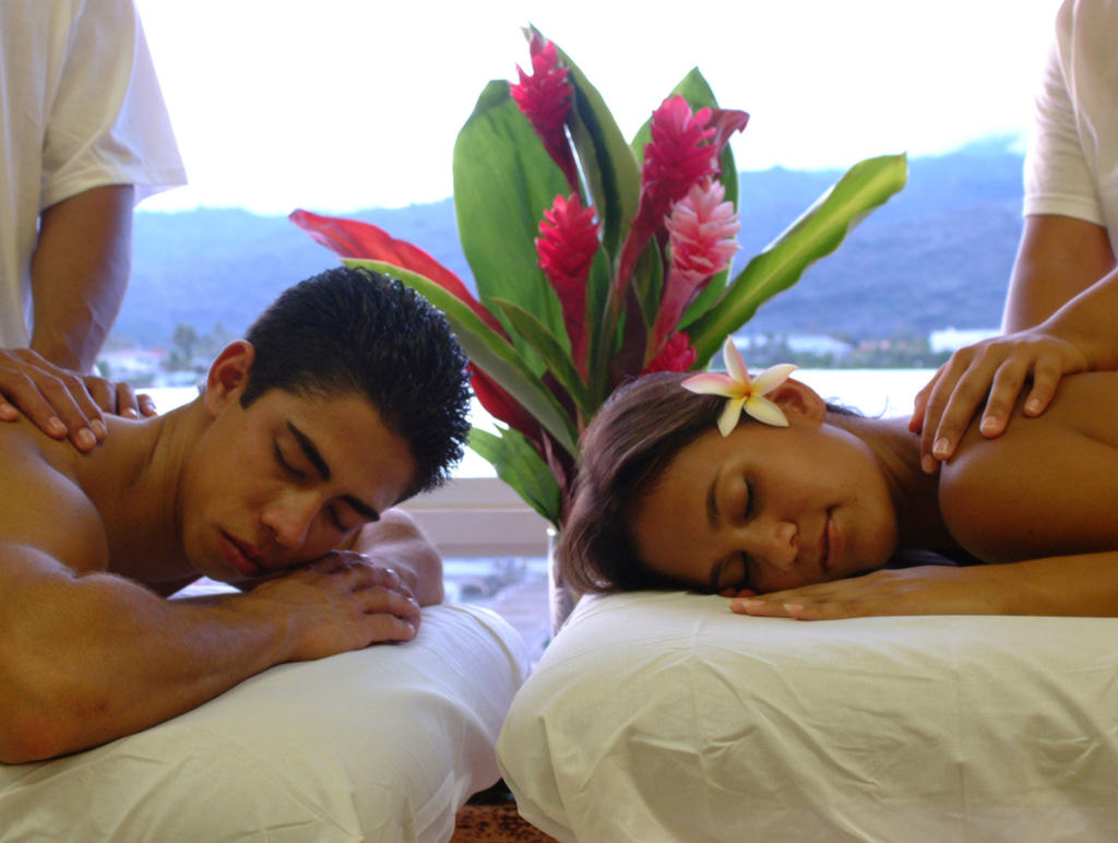 Top 10 Romantic Things to Do Big Island of Hawaii Couples massage 