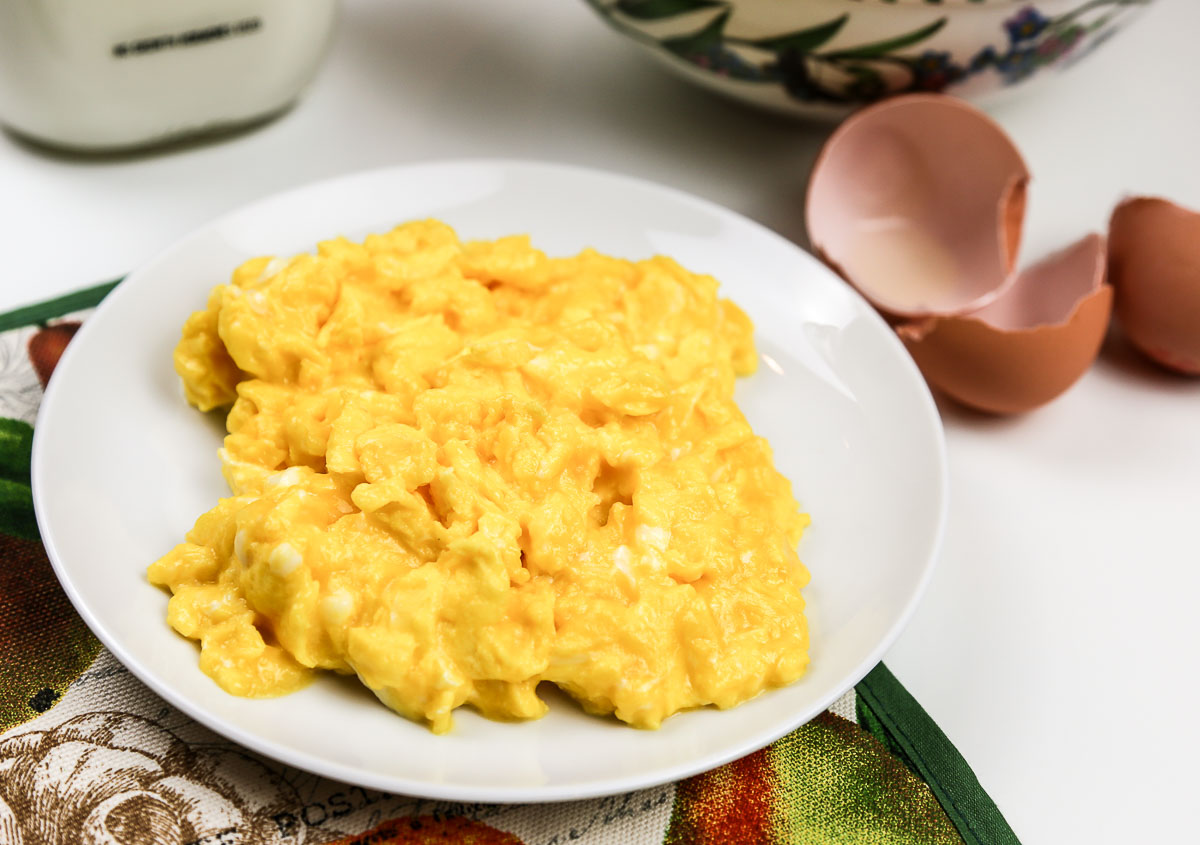 Fabulous Cheesy Scrambled Eggs for a Crowd