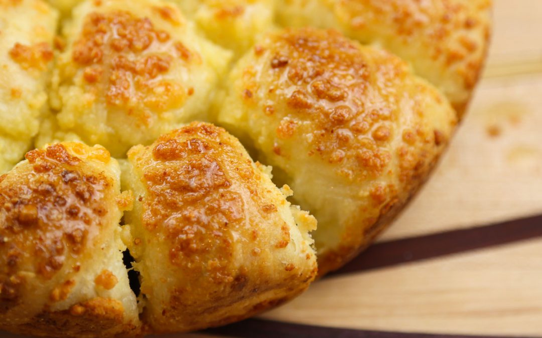 Cheesy Garlic Bubble-Up Bread